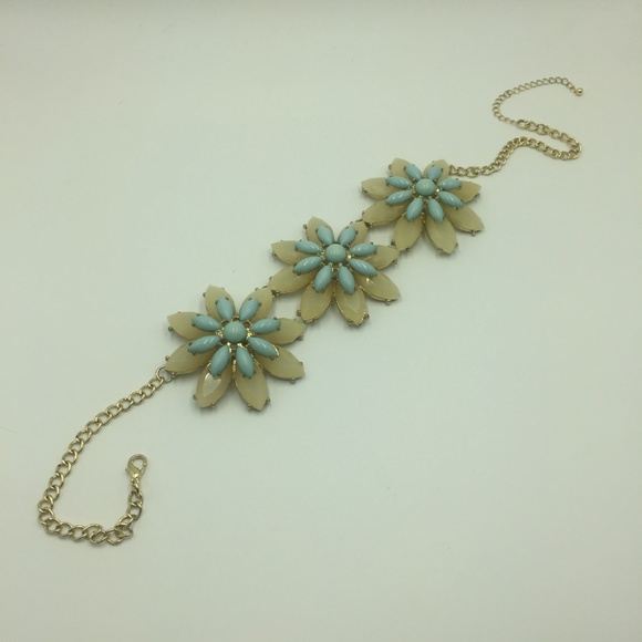 GORGEOUS Floral Glass Bead Statement Necklace - Picture 3 of 3